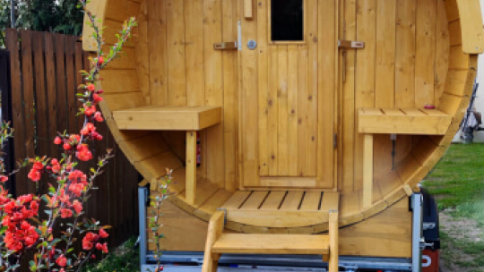 Fasssauna mieten auf einem Anhänger ? mit einem Belegungskalender